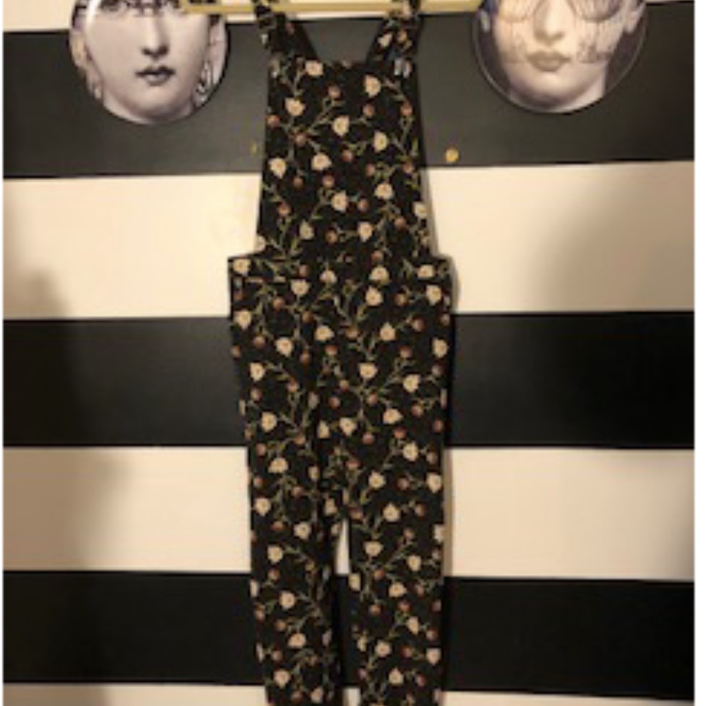 TOPSHOP BLACK FLORAL OVERALLS SIZE6